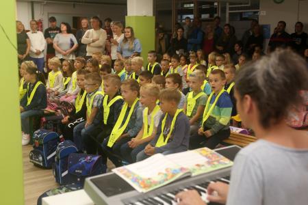 PRVOŠOLČKI CERKNICA 06 FOTO LJUBO VUKELIČ